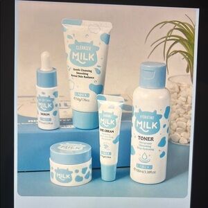 Skin Bath and Body Collection Blue and White